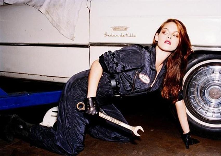Kristen Stewart'tan çıplak reklam!