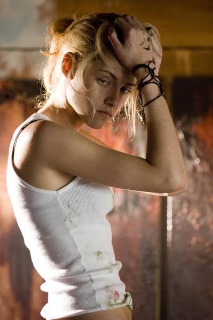 Kristen Stewart'tan çıplak reklam!