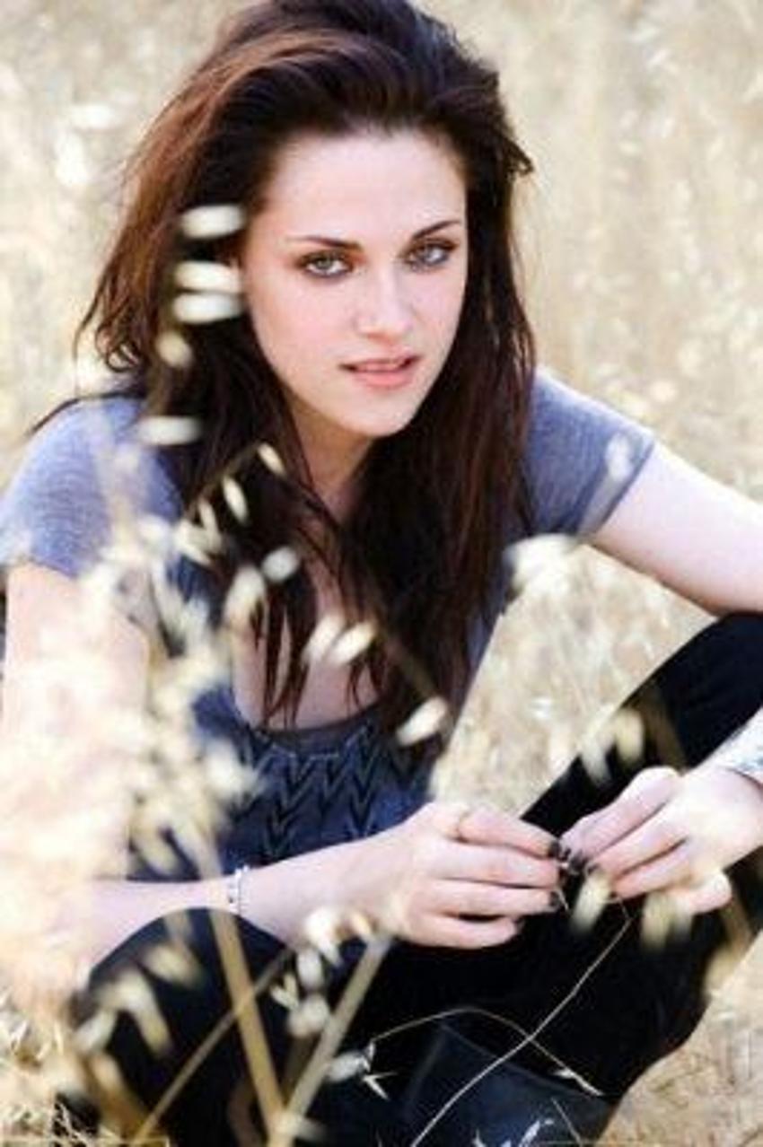 Kristen Stewart'tan çıplak reklam!