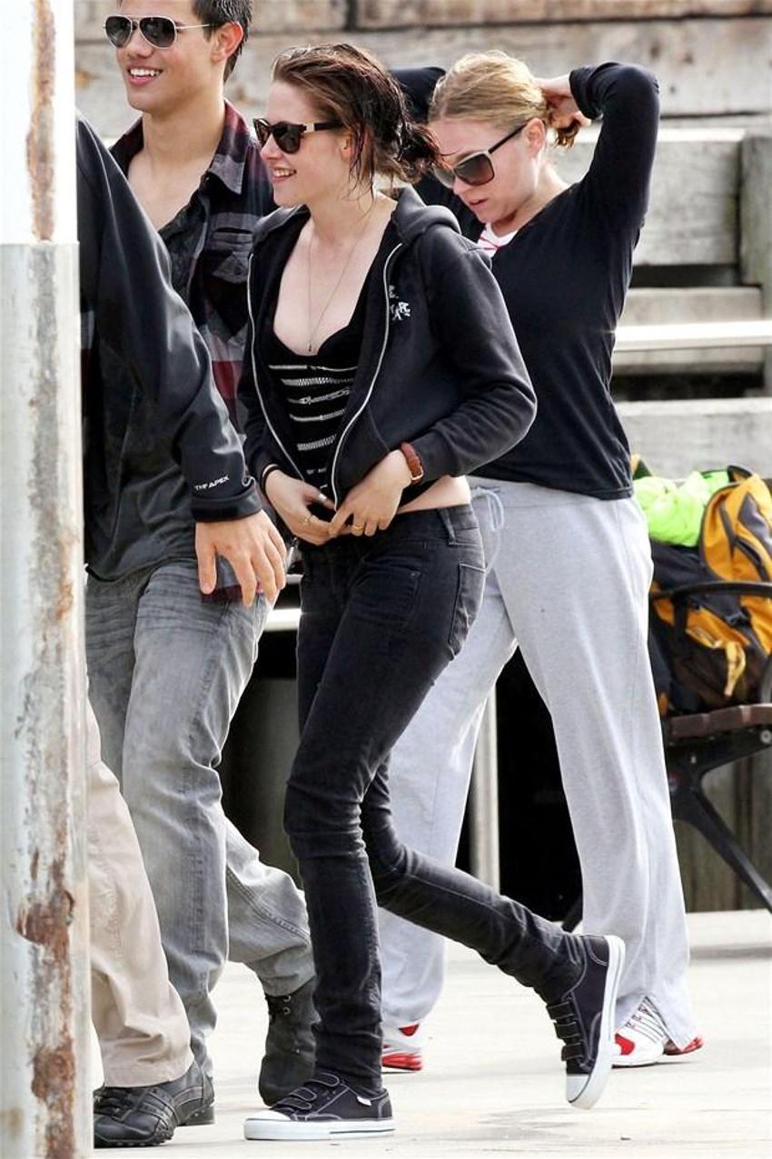 Kristen Stewart'tan çıplak reklam!