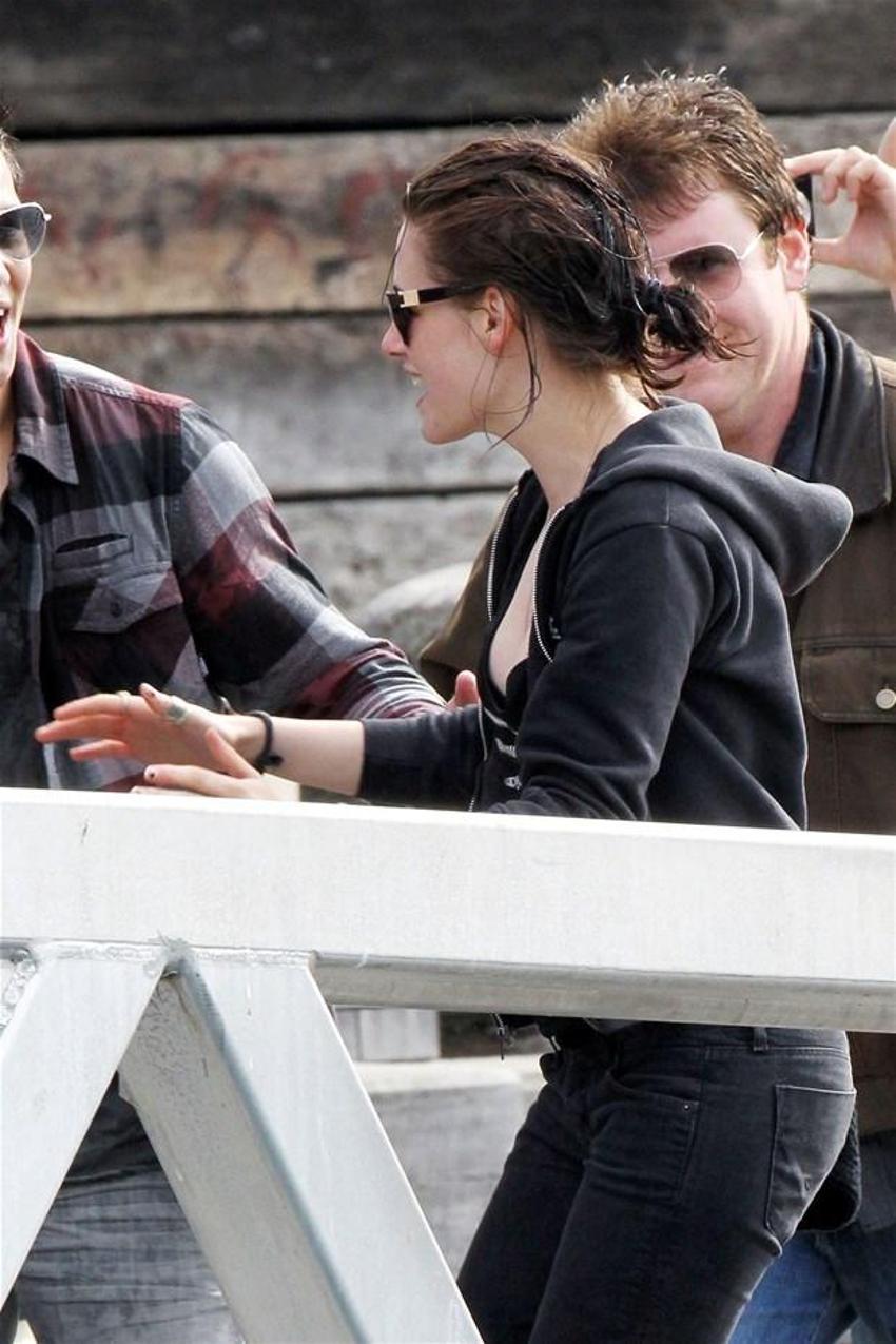 Kristen Stewart'tan çıplak reklam!