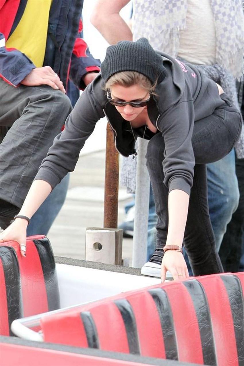 Kristen Stewart'tan çıplak reklam!