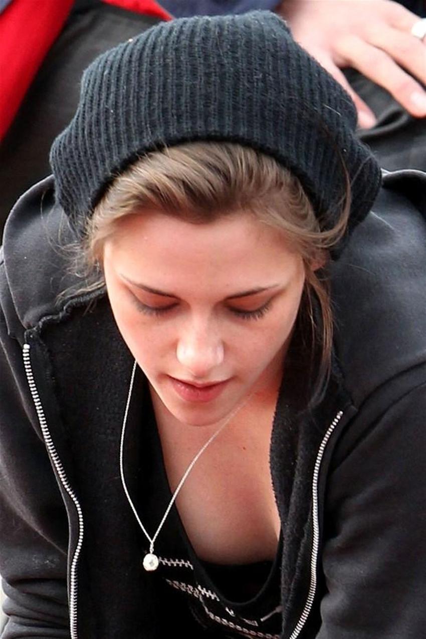Kristen Stewart'tan çıplak reklam!