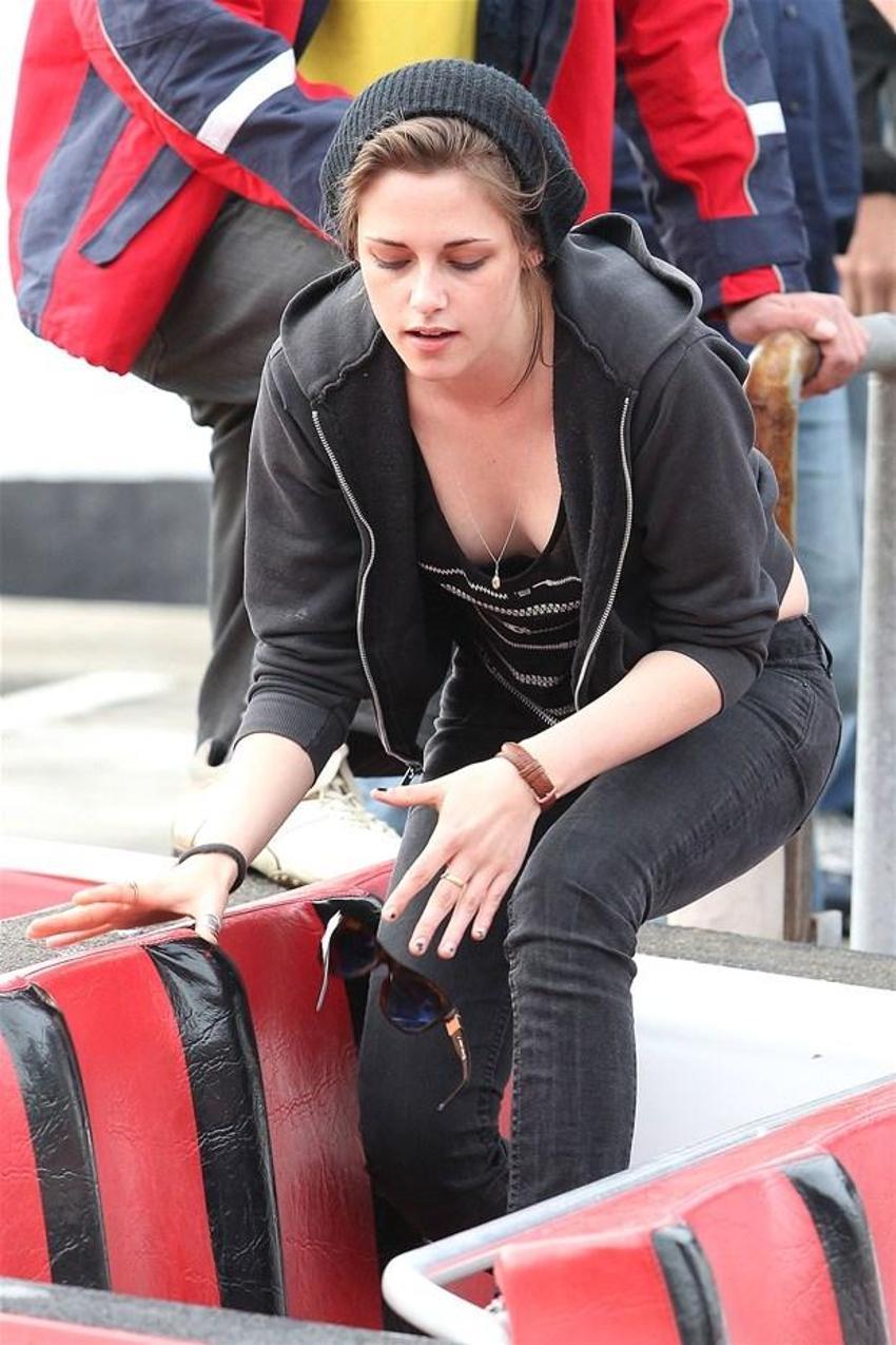 Kristen Stewart'tan çıplak reklam!