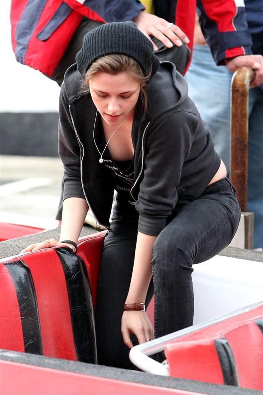 Kristen Stewart'tan çıplak reklam!