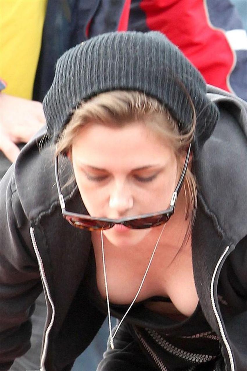 Kristen Stewart'tan çıplak reklam!