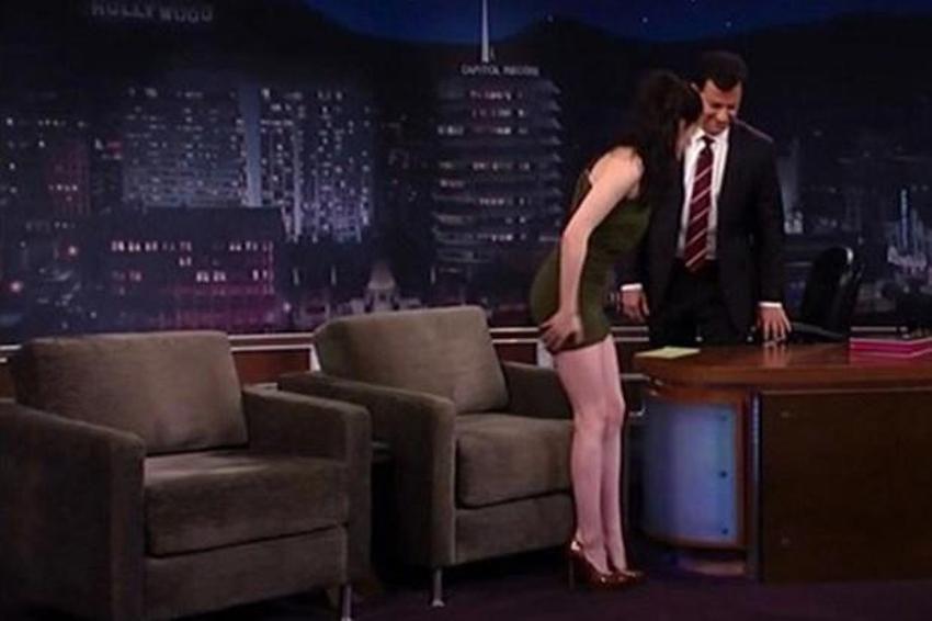 Kristen Stewart'tan çıplak reklam!