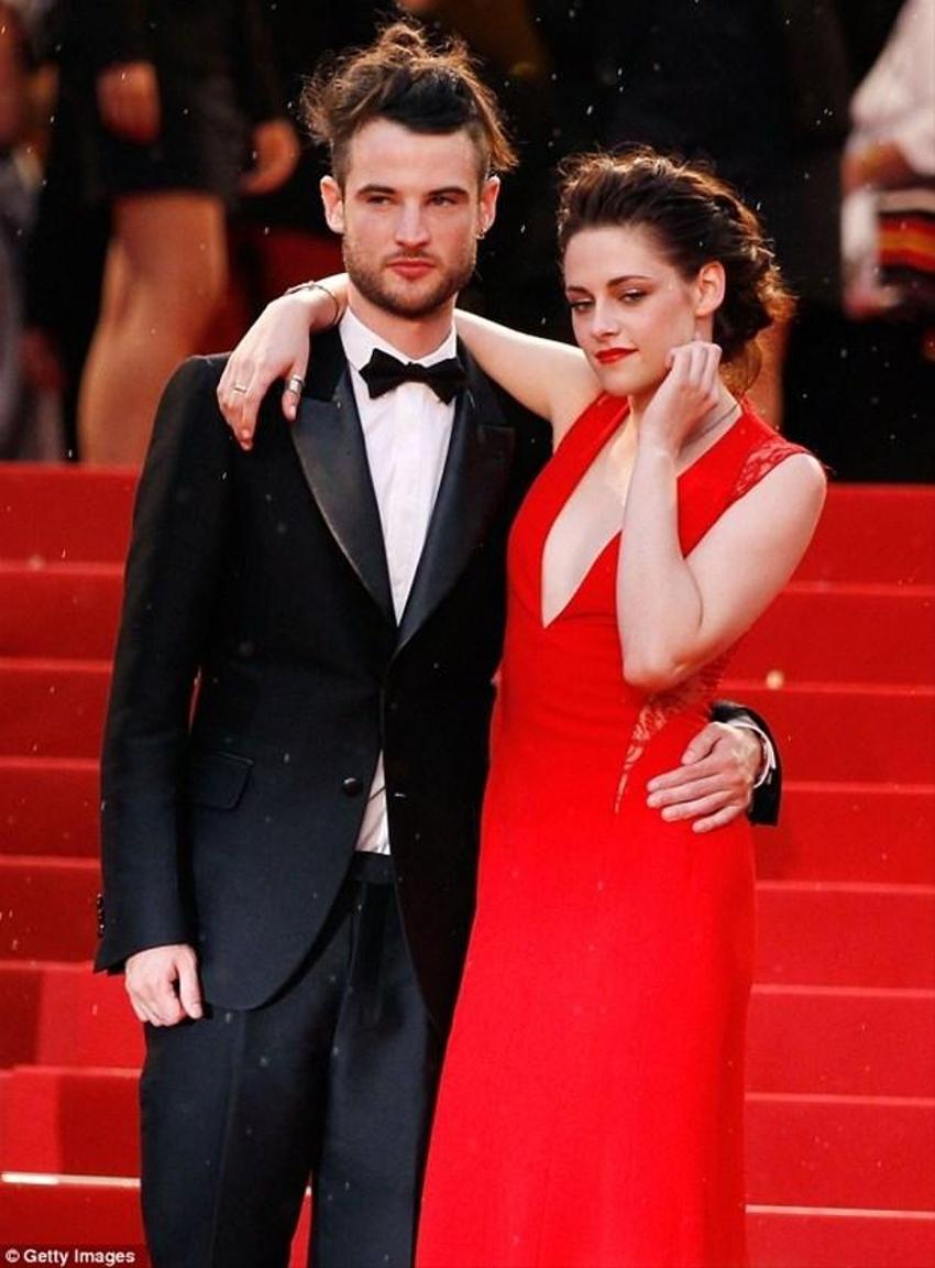Kristen Stewart'tan çıplak reklam!
