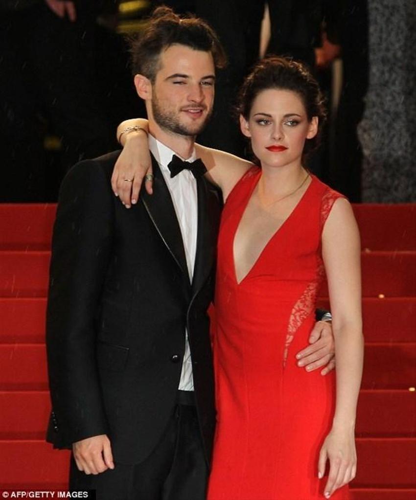 Kristen Stewart'tan çıplak reklam!