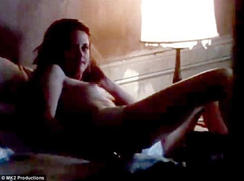 Kristen Stewart'tan çıplak reklam!