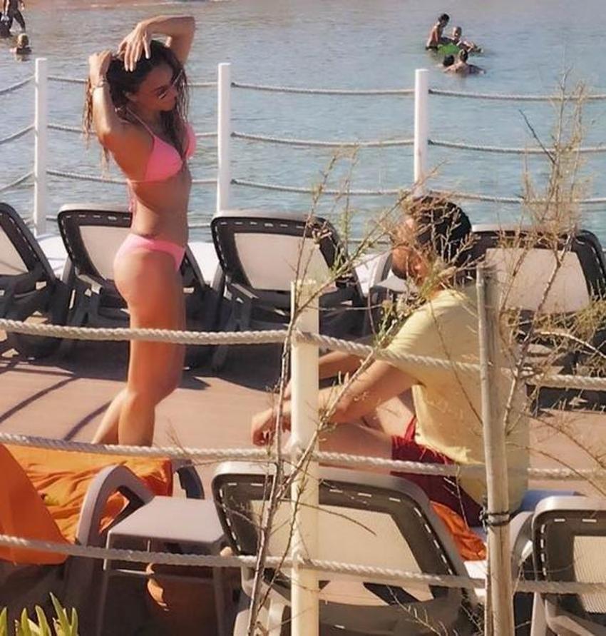 Bikinili Ziynet Sali fena yakalandı!