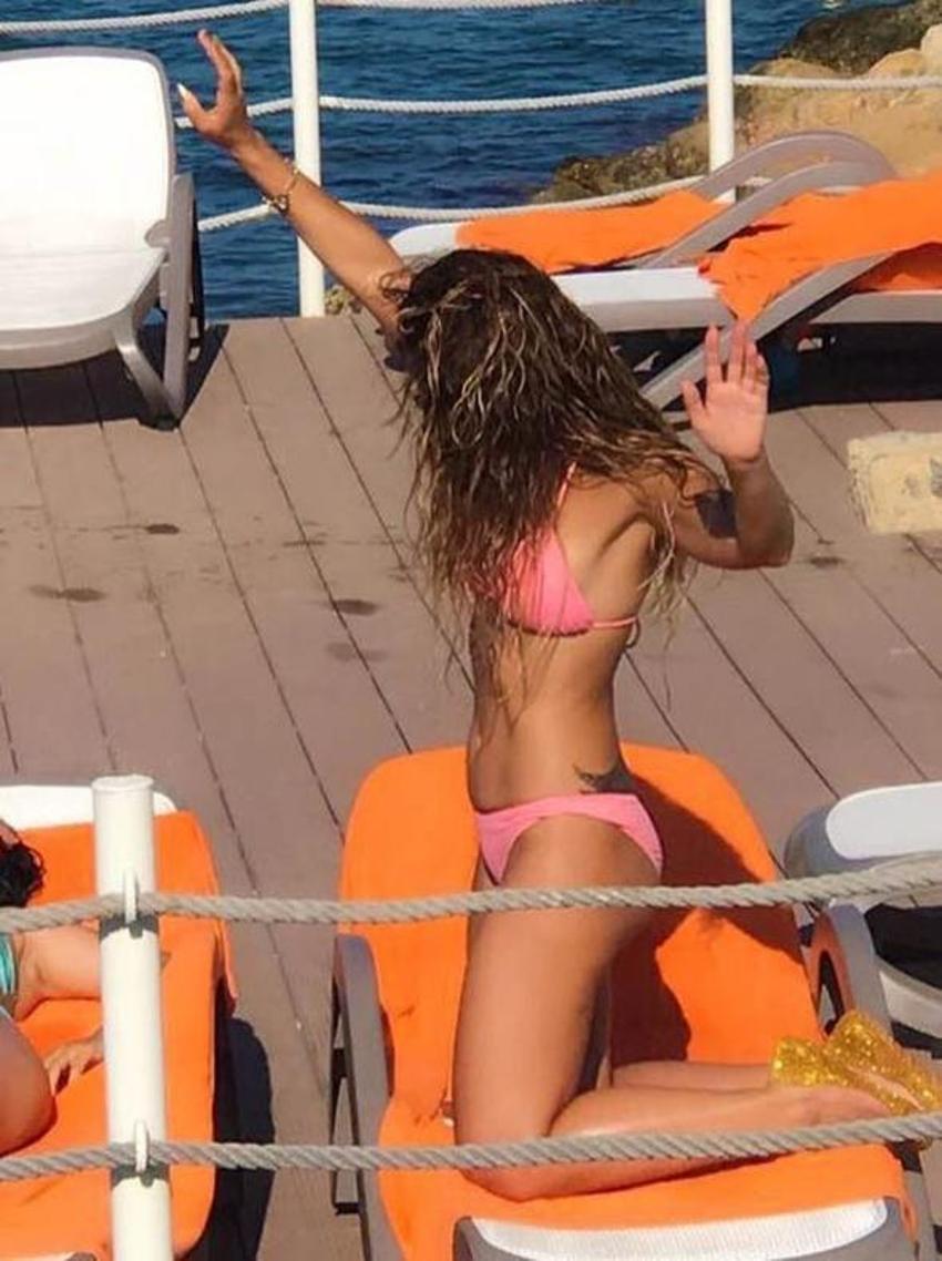 Bikinili Ziynet Sali fena yakalandı!