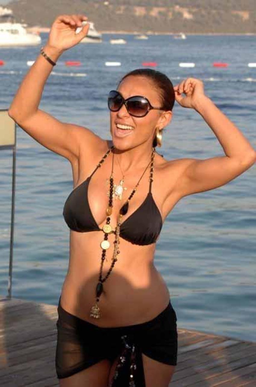 Bikinili Ziynet Sali fena yakalandı!