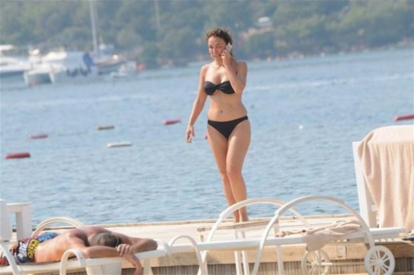 Bikinili Ziynet Sali fena yakalandı!