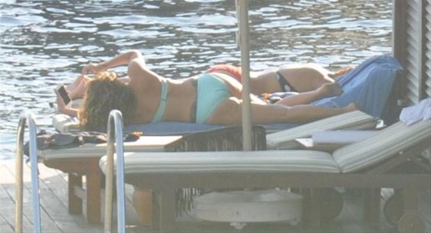 Bikinili Ziynet Sali fena yakalandı!