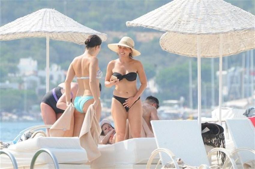 Bikinili Ziynet Sali fena yakalandı!