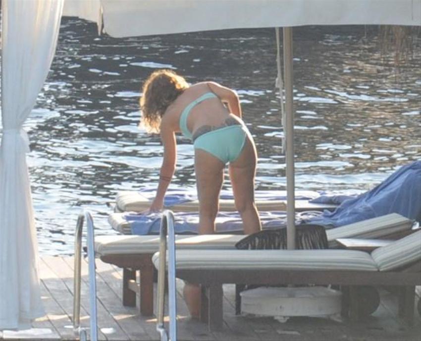Bikinili Ziynet Sali fena yakalandı!