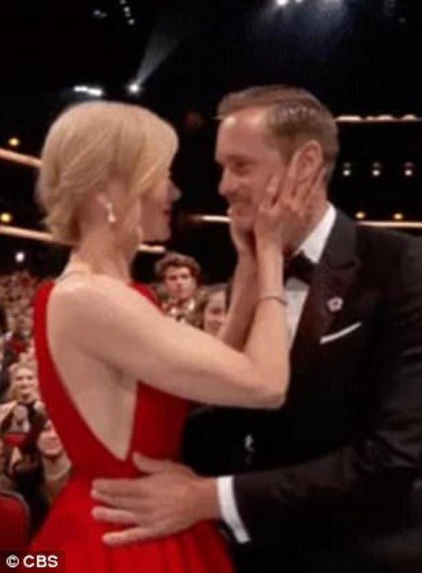 Nicole Kidman eşinin yanında bakın ne yaptı?