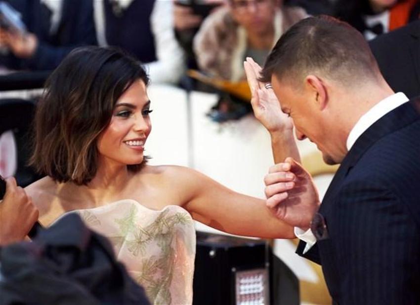 Jenna Dewan’dan iç çamaşırlı gövde gösterisi!