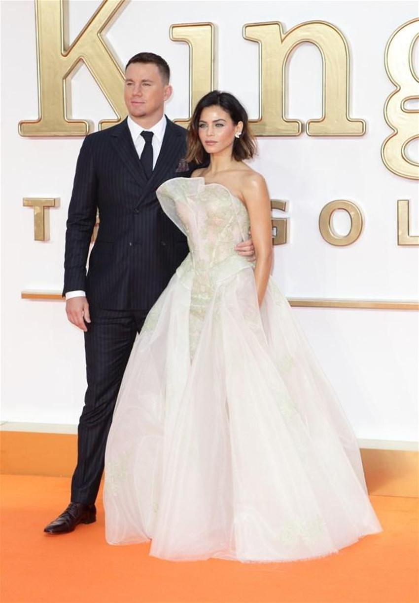 Jenna Dewan’dan iç çamaşırlı gövde gösterisi!