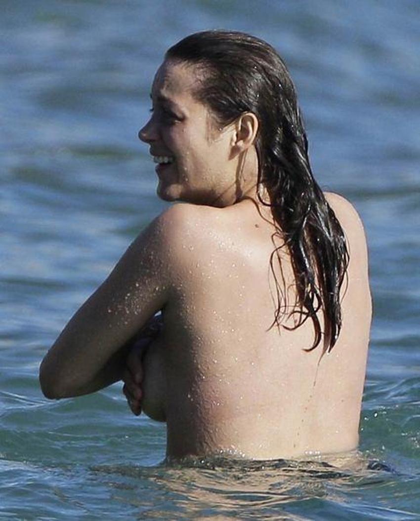 Marion Cotillard çırılçıplak soyundu!