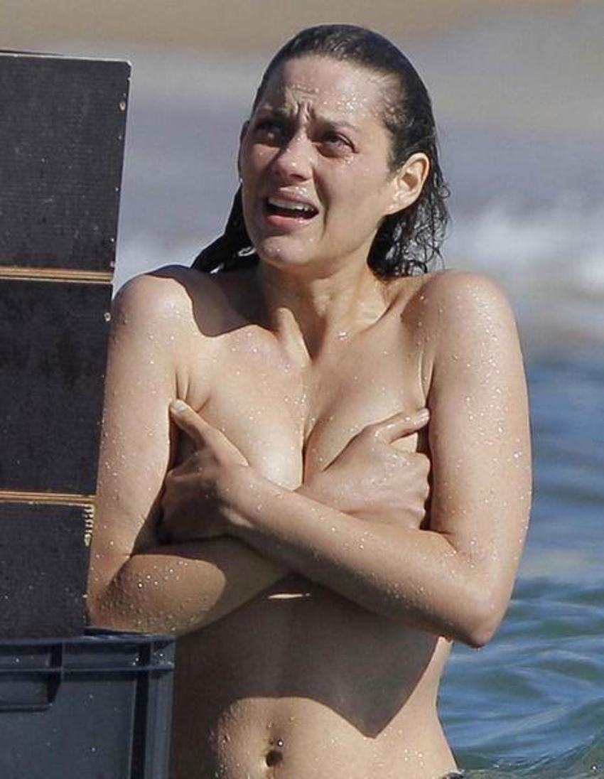 Marion Cotillard çırılçıplak soyundu!
