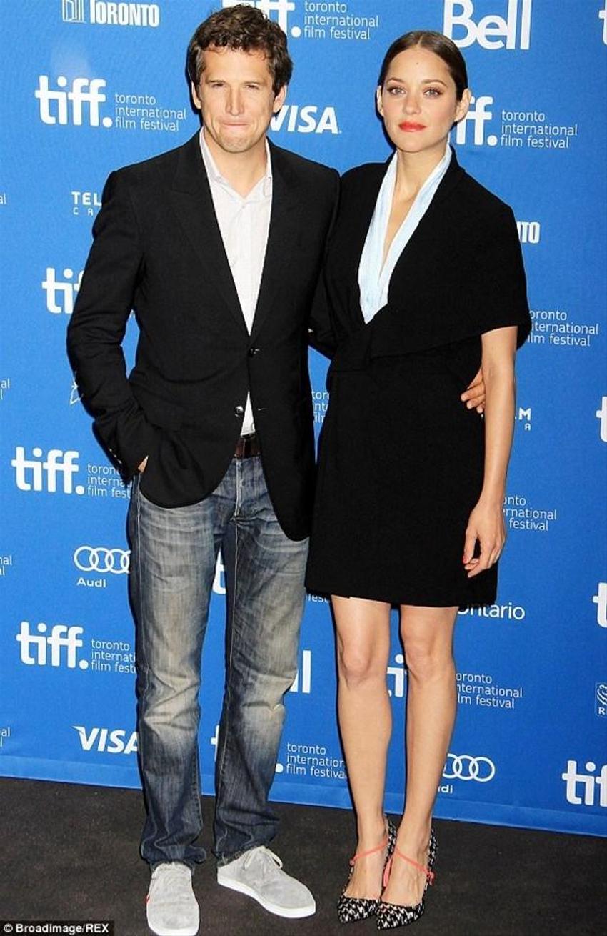 Marion Cotillard çırılçıplak soyundu!