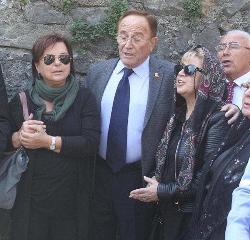 Zeki Müren mezarı başında anıldı!