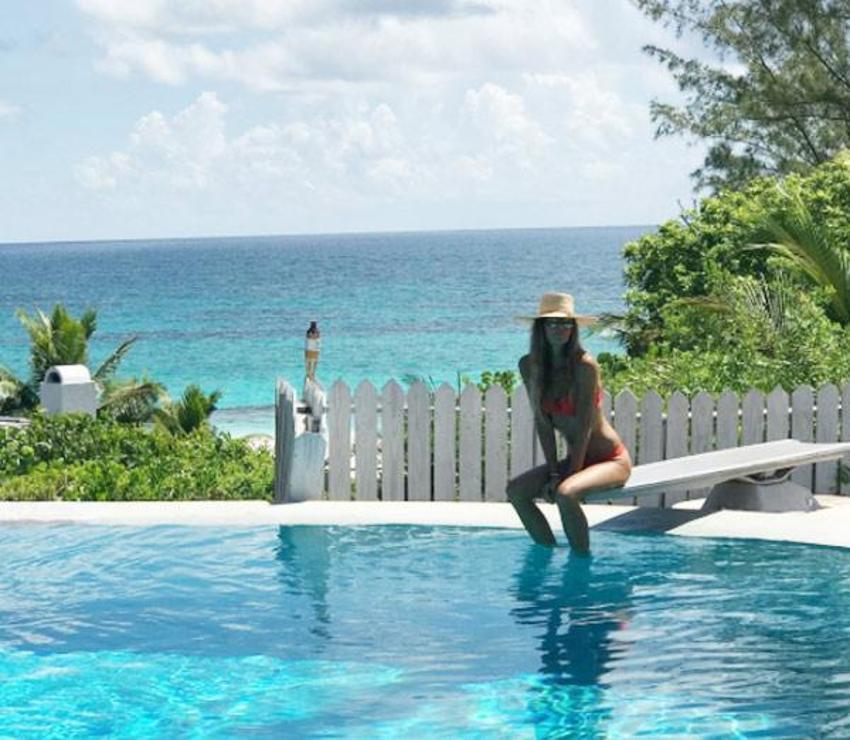 Elle Macpherson genç kızlara taş çıkartıyor!