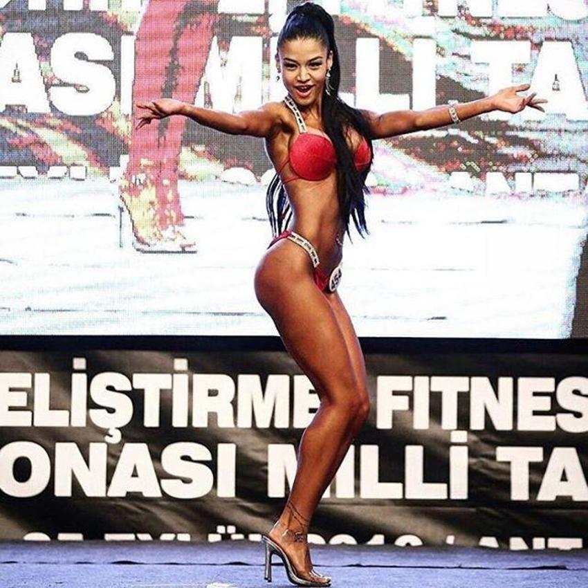 Survivor Denisa, Instagram'ı sallıyor!