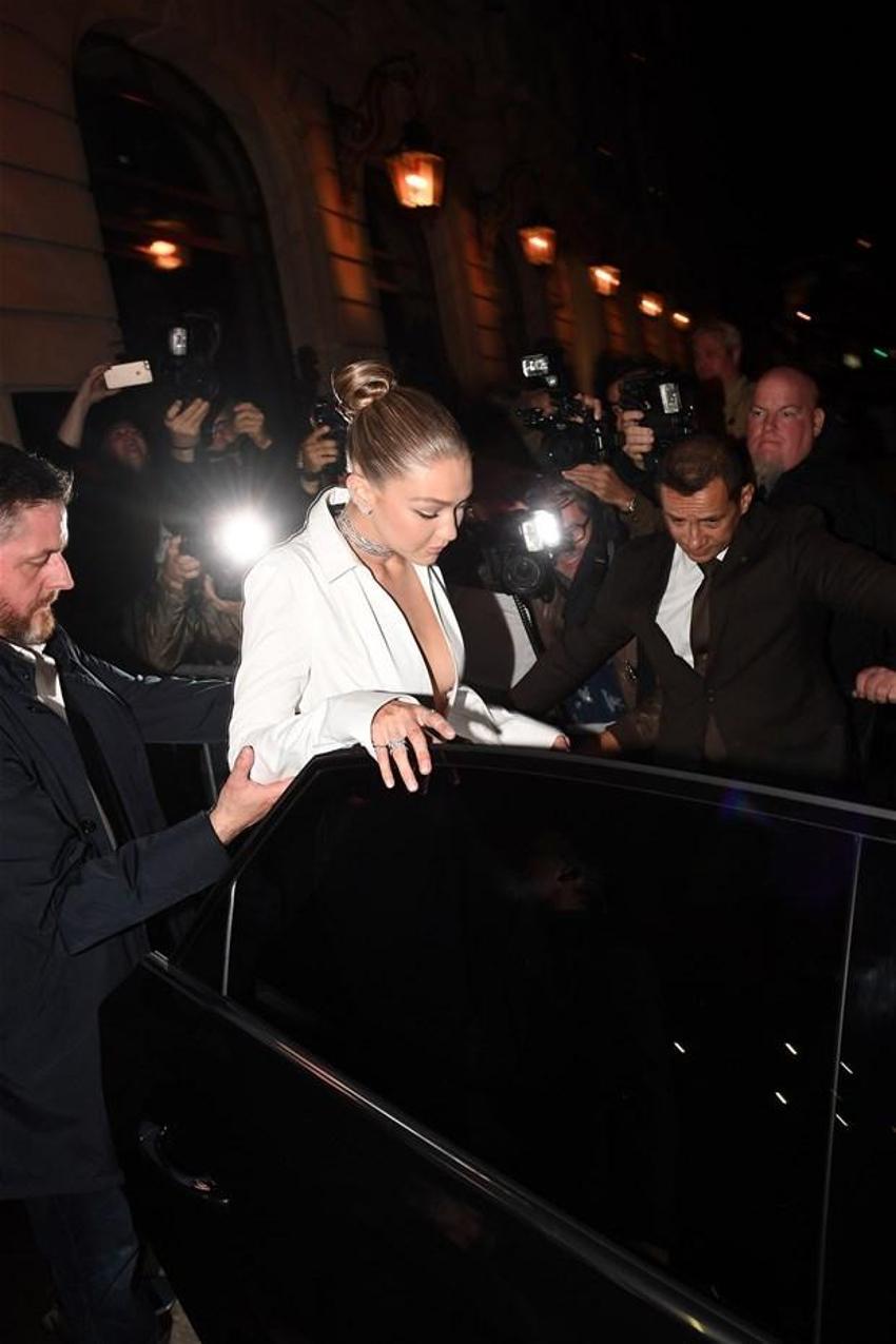 Tüm bakışlar Gigi Hadid'e yöneldi!
