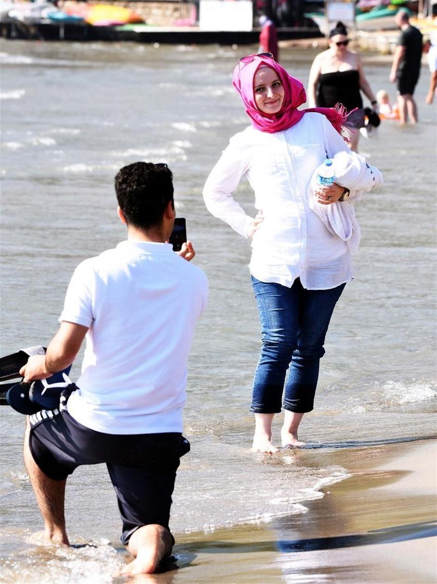 Güzel hava Akyaka'da plajı renklendirdi