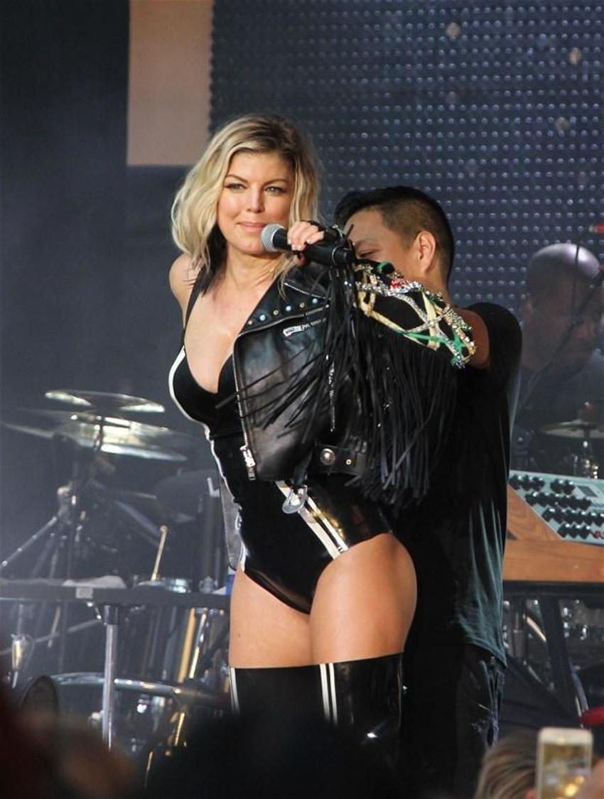Fergie çırılçıplak poz verdi!