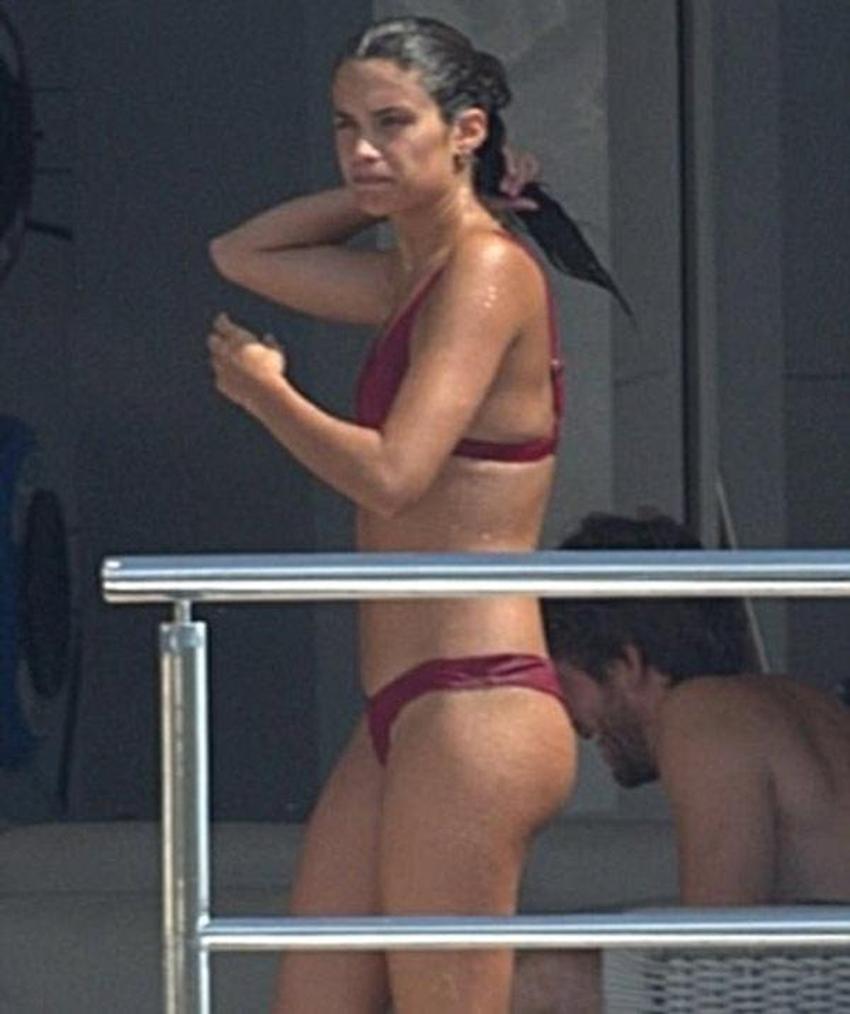 Sara Sampaio'dan cüretkar pozlar!