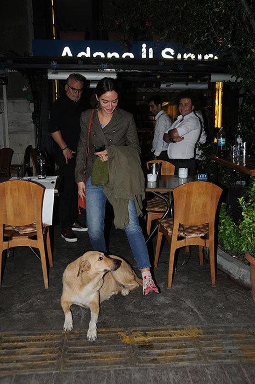 Birce Akalay köpeği görünce bakın ne yaptı?