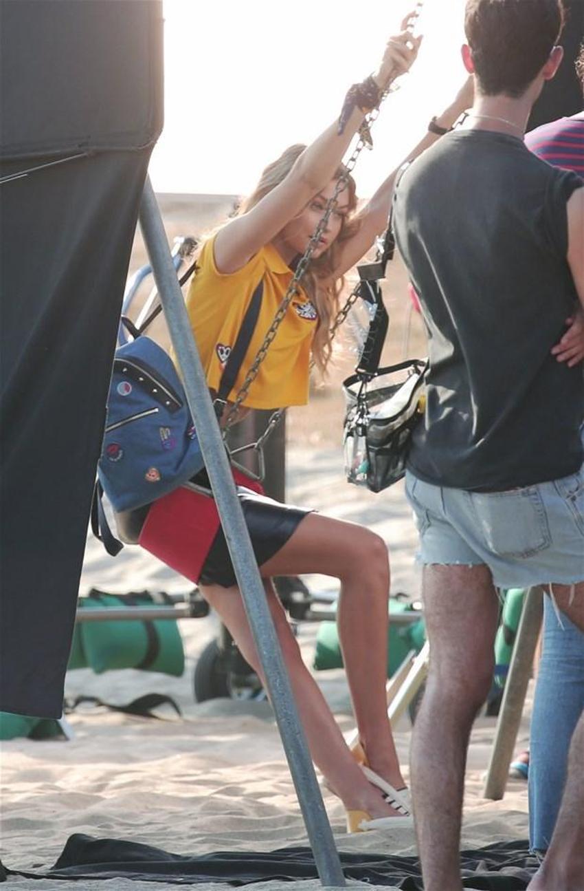 Gigi Hadid geceyi aydınlattı!