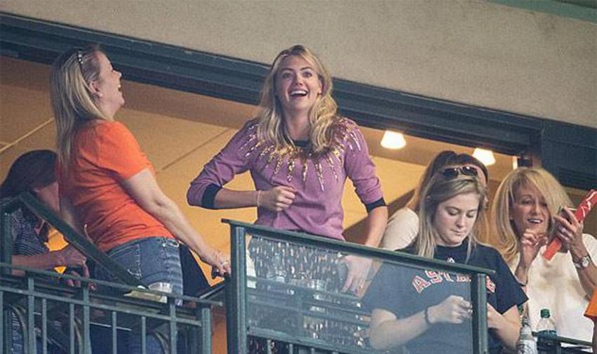 Kate Upton kendinden geçti!