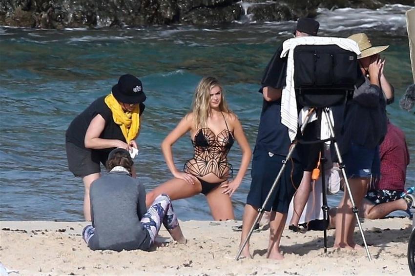 Kate Upton kendinden geçti!