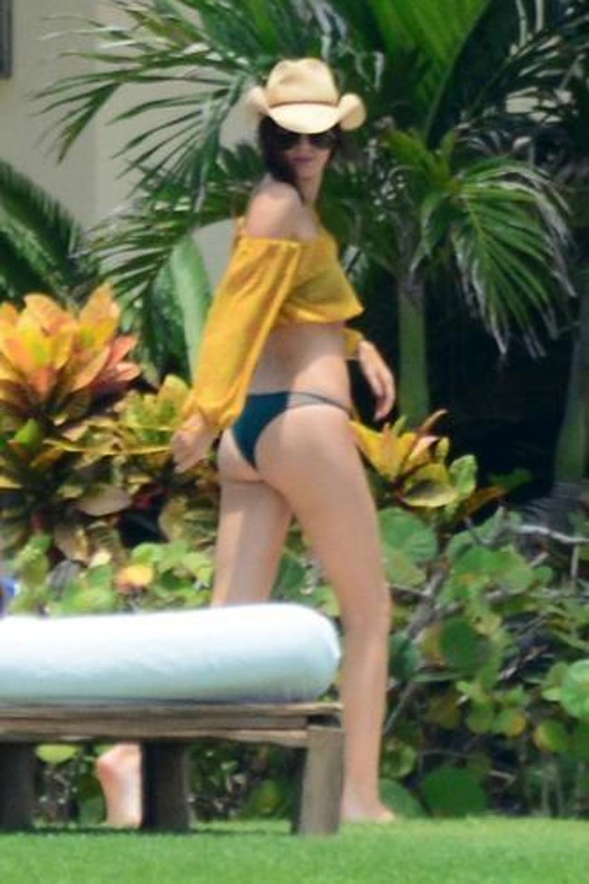 Kardashian'lar bikini giyip eğlendiler!