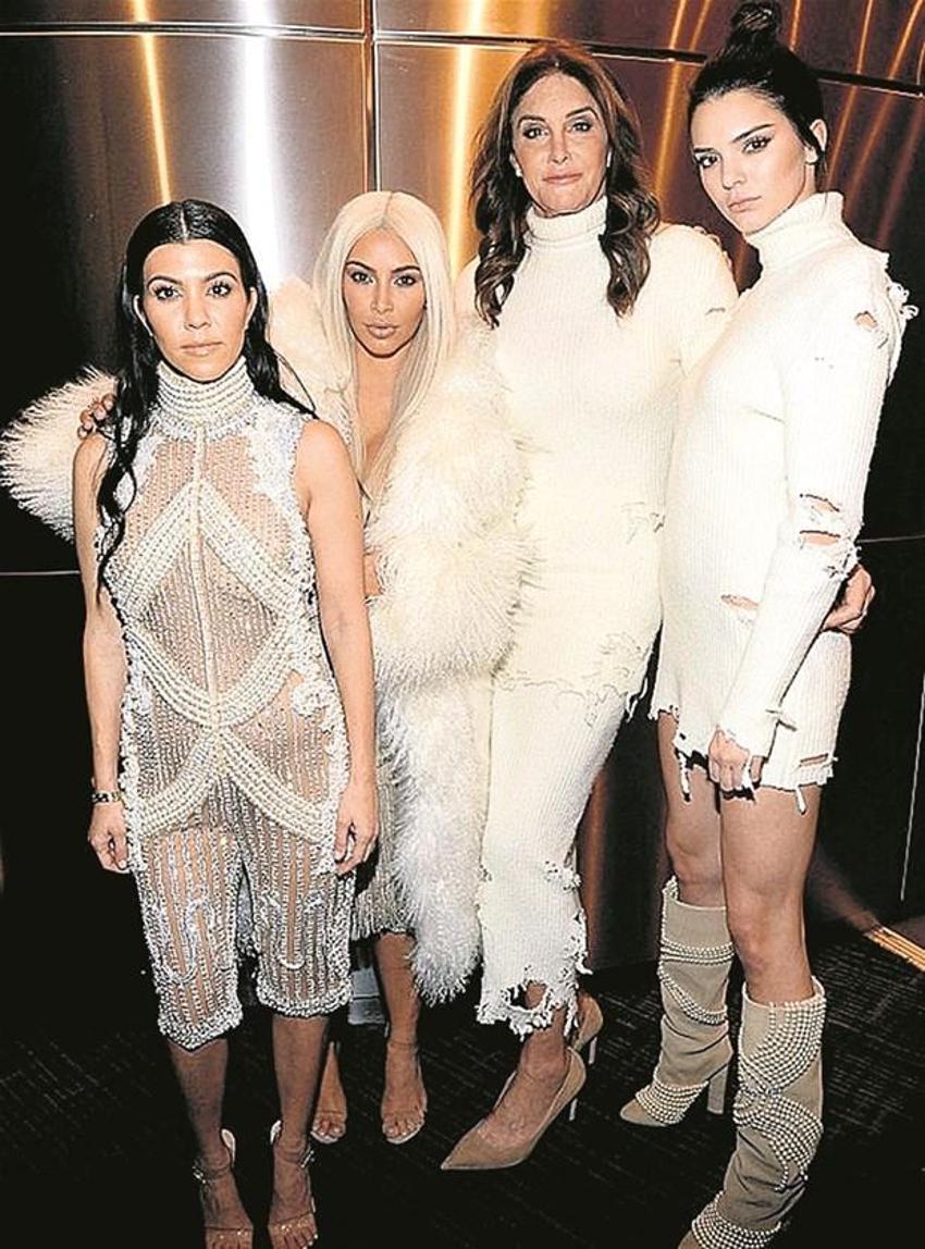 Kardashian'lar bikini giyip eğlendiler!
