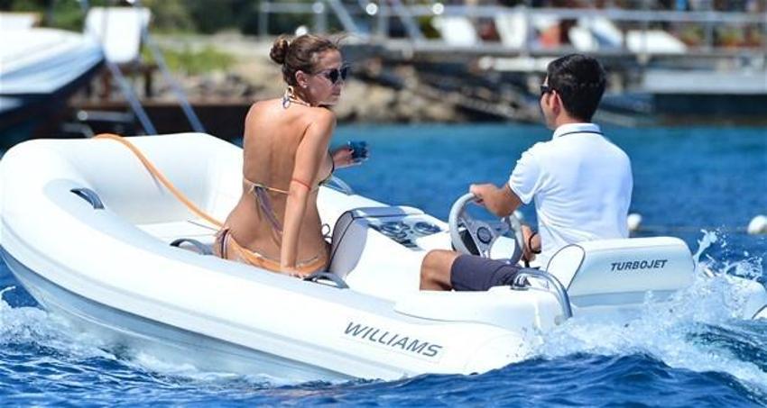 Mustafa Sandal'dan Emina'ya yasak!