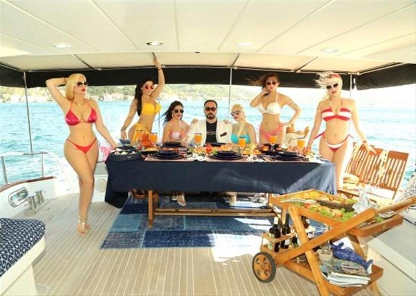 Adnan Oktar'ın sofrasını görenler inanamadı!