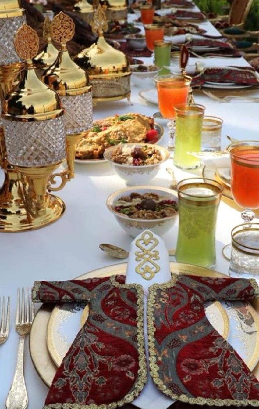 Adnan Oktar'ın sofrasını görenler inanamadı!