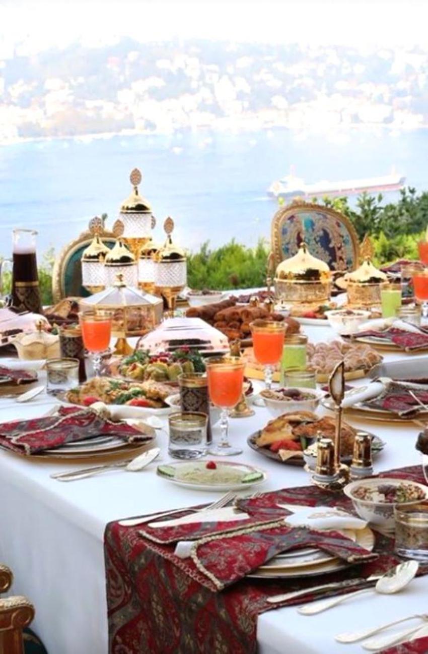 Adnan Oktar'ın sofrasını görenler inanamadı!