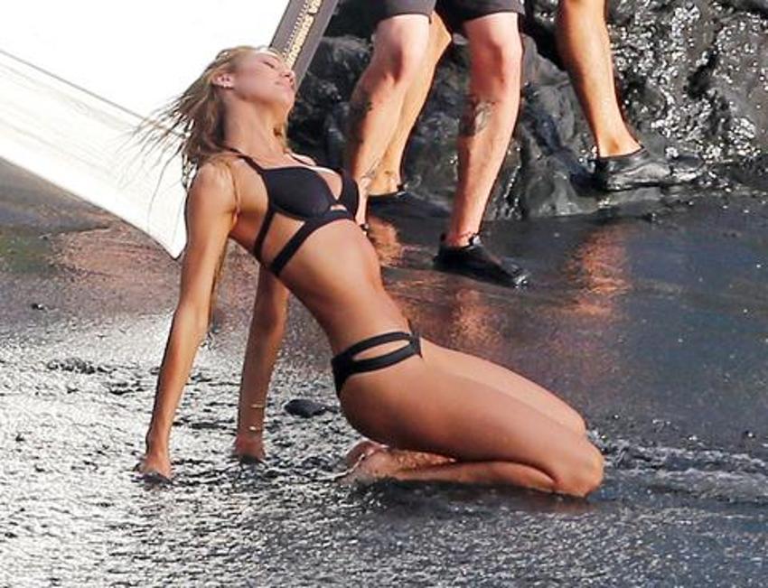 Siyah beyaz melek! Resmen büyüledi...
