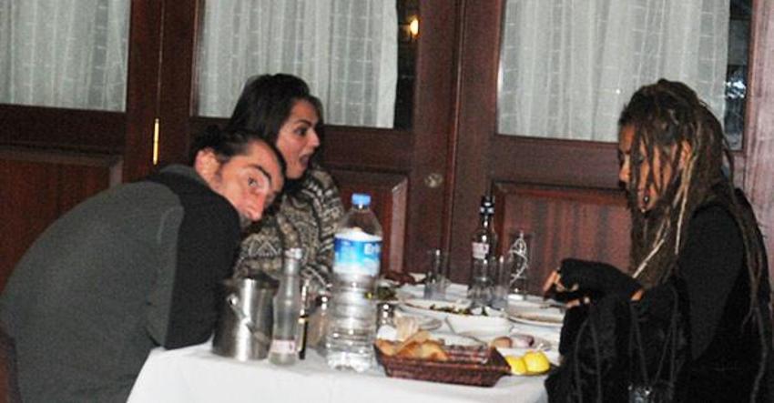 'Ayna' grubunun solisti Erhan Güleryüz gözlüksüz yakalandı!