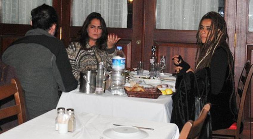 'Ayna' grubunun solisti Erhan Güleryüz gözlüksüz yakalandı!