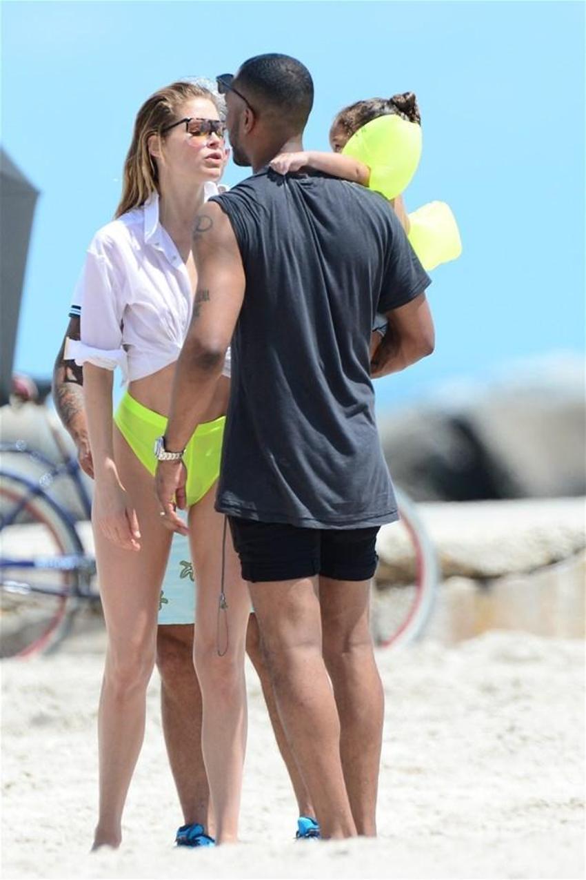 Doutzen Kroes seksi iç çamaşırlarıyla nefes kesti!