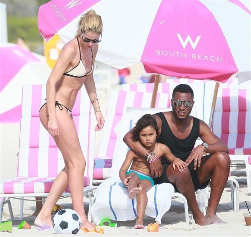 Doutzen Kroes seksi iç çamaşırlarıyla nefes kesti!