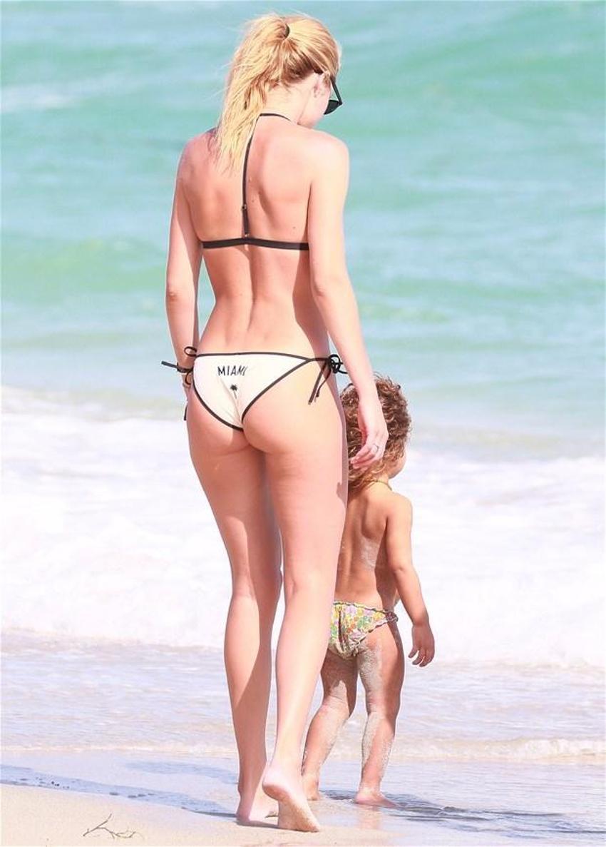 Doutzen Kroes seksi iç çamaşırlarıyla nefes kesti!